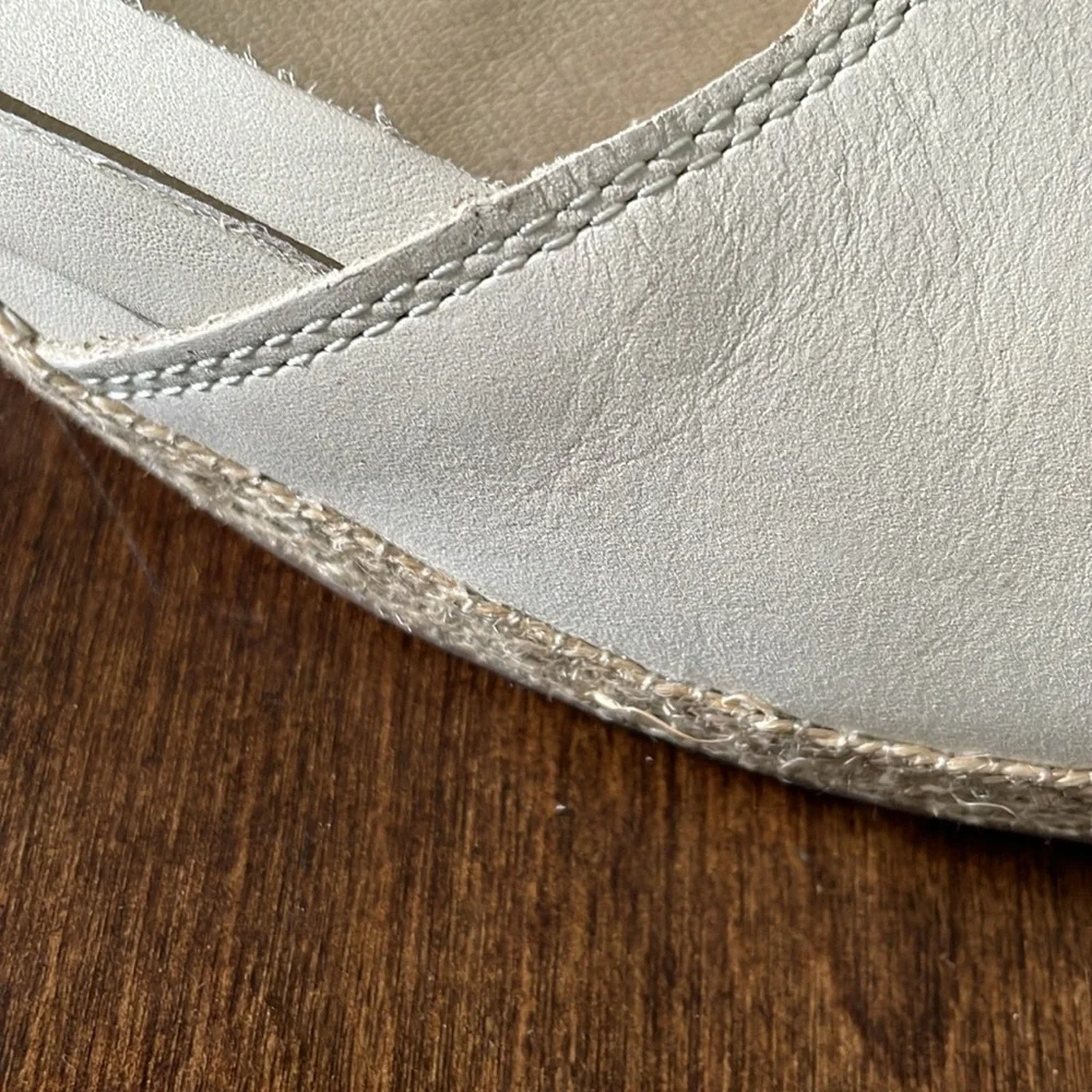 UGG Espadrille Tippie Nubuck Leather Flats Size 10 Effortless Chic Normcore
